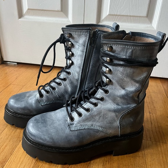 Steve Madden blue / black lace up combat platform boots. - Picture 1 of 5
